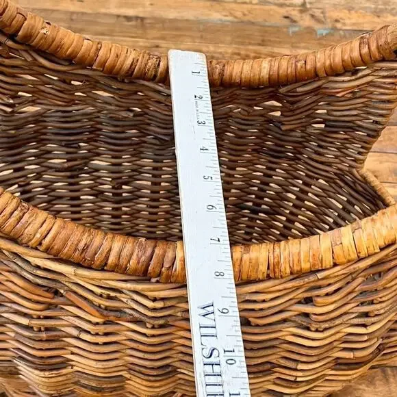 Large Vintage Wicker Basket with Wooden Handles Home Decor - Picture 7 of 12